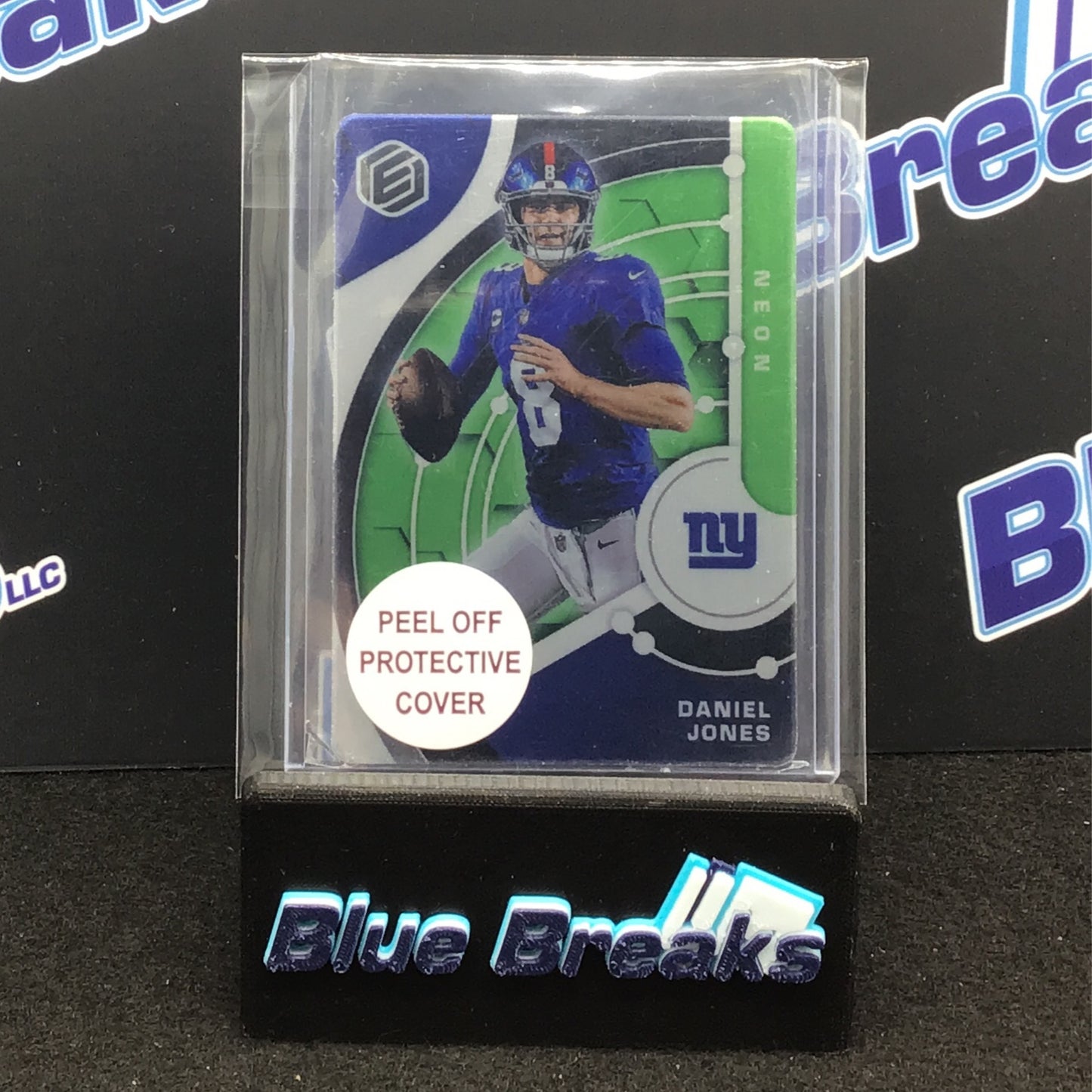 2022 Panini Elements Neon Daniel Jones 7/10 #14 Giants