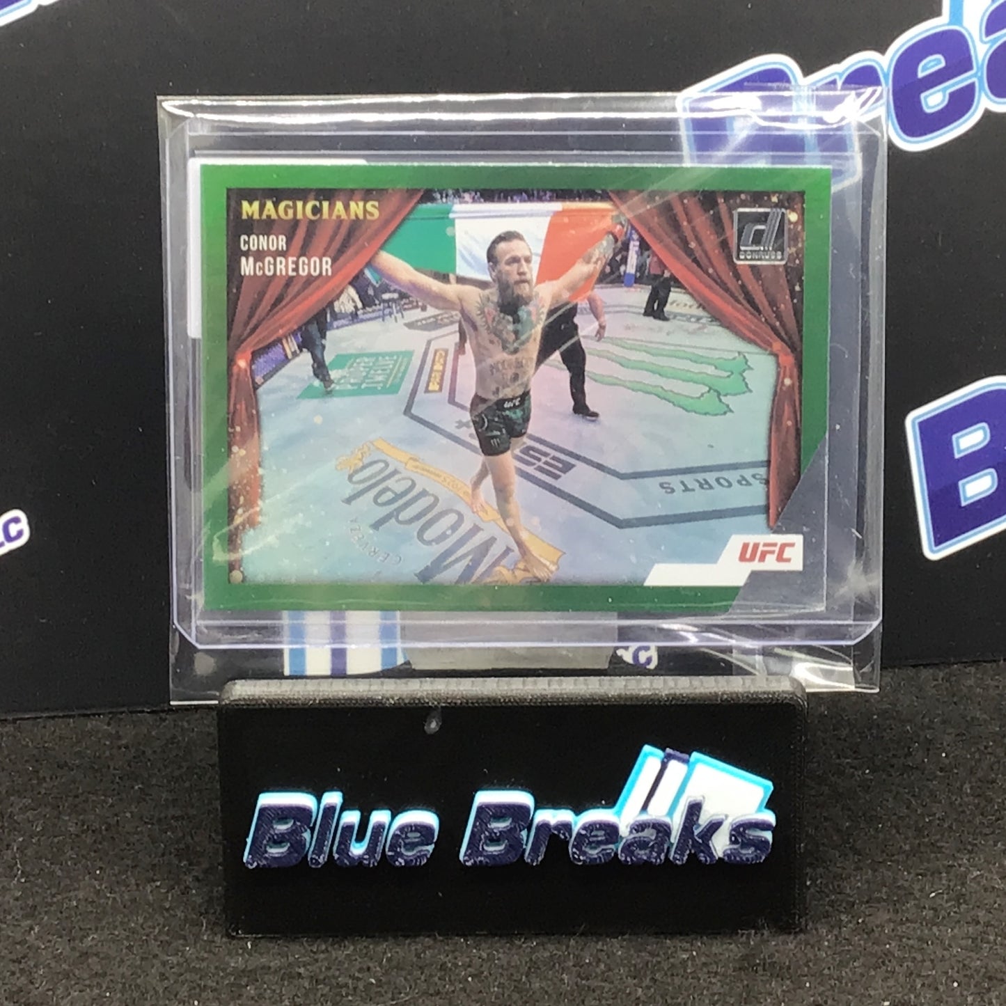 2022 Panini Donruss Magicians Green Conor McGregor #1 UFC